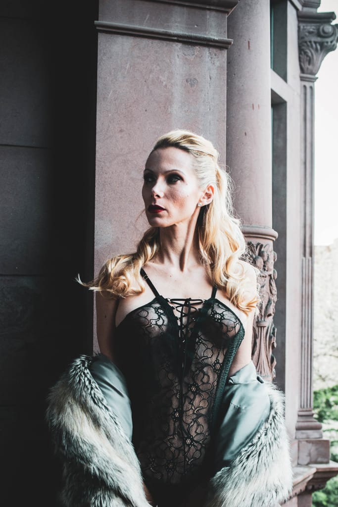 Clarissa — glam and fine art portrait, photograph 43 of 59