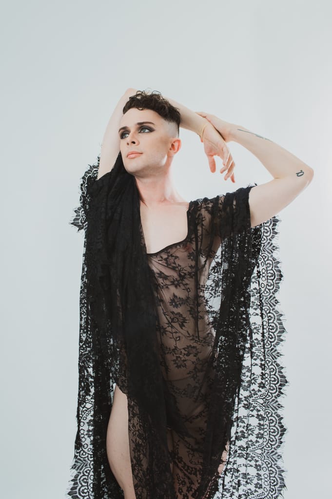 Eoghan — glam and fine art portrait, photograph 17 of 29
