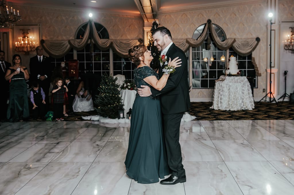 Kristen and Mike on their wedding day, photograph 107 of 122